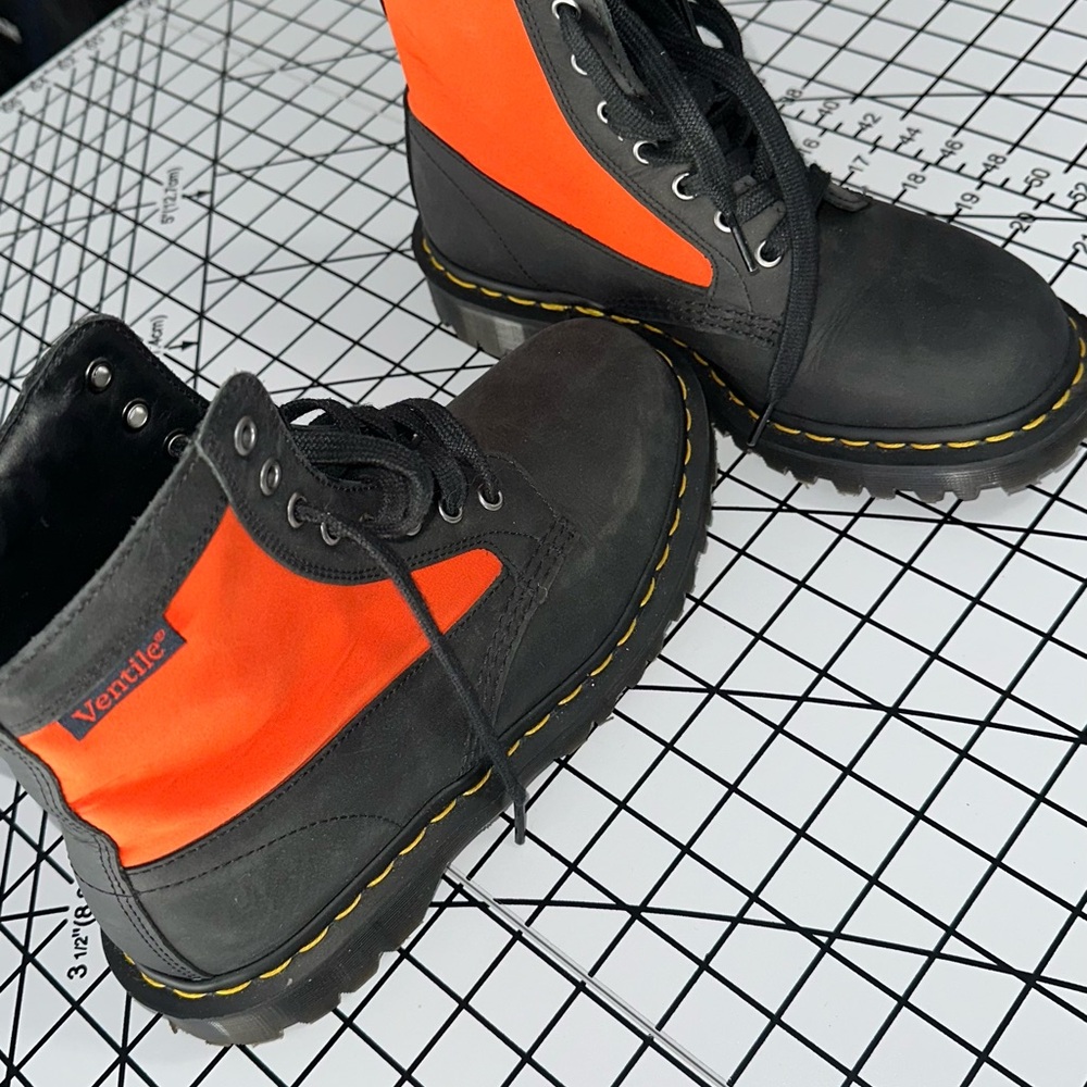 Dr. Martens Men’s 1460 Bold Black & Orange Leather Combat Boots – Size 6 - Picture 7 of 9